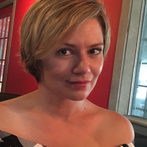 Meet your Posher, Megan - Picture 2 of 6